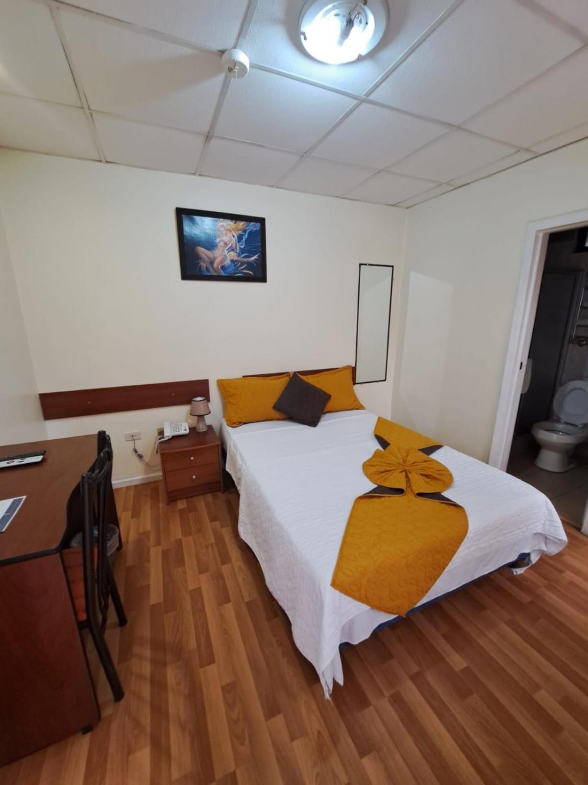 Hotel Mariscal Inn & Suite 昆卡 外观 照片